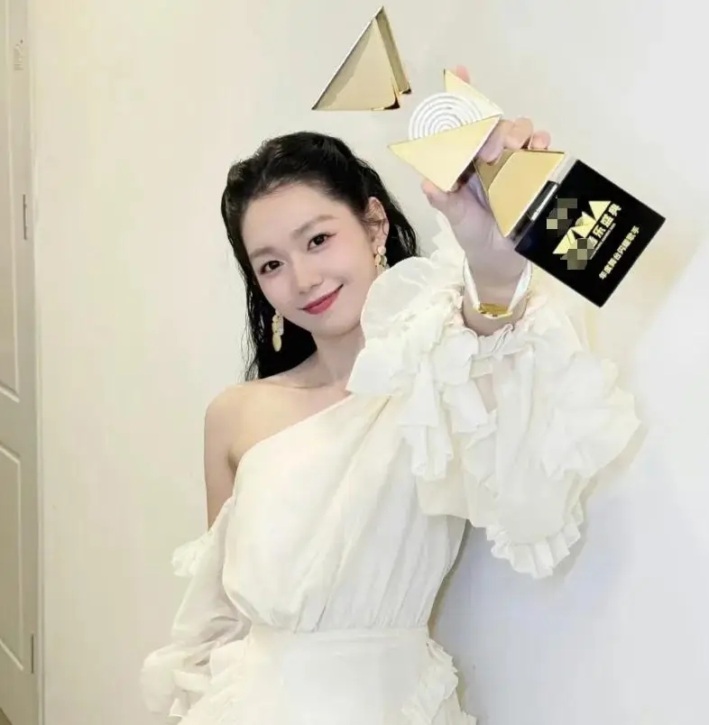 金鸡奖竞争太激烈！杨幂落选女配，大粉暗示受《酱园弄》连累