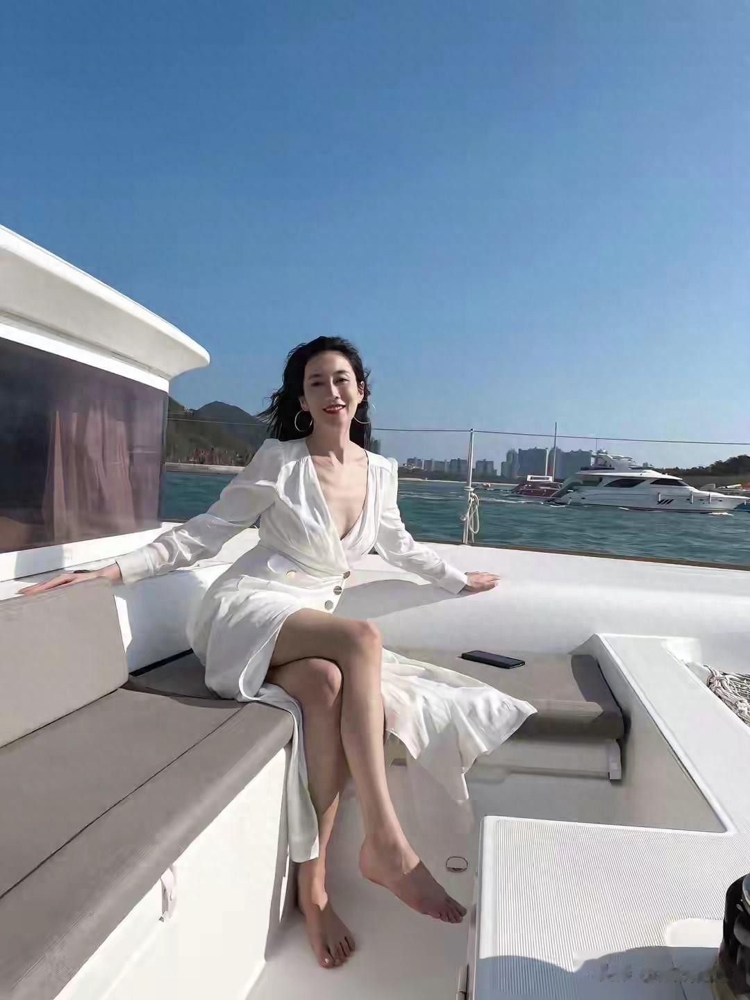 47岁的温峥嵘保养的真好，少女感十足