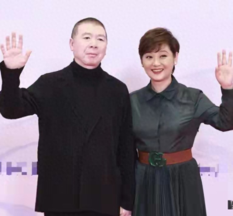 徐帆带徐朵亮相不到24小时，令人担心的事发生，评论区舆论一边倒