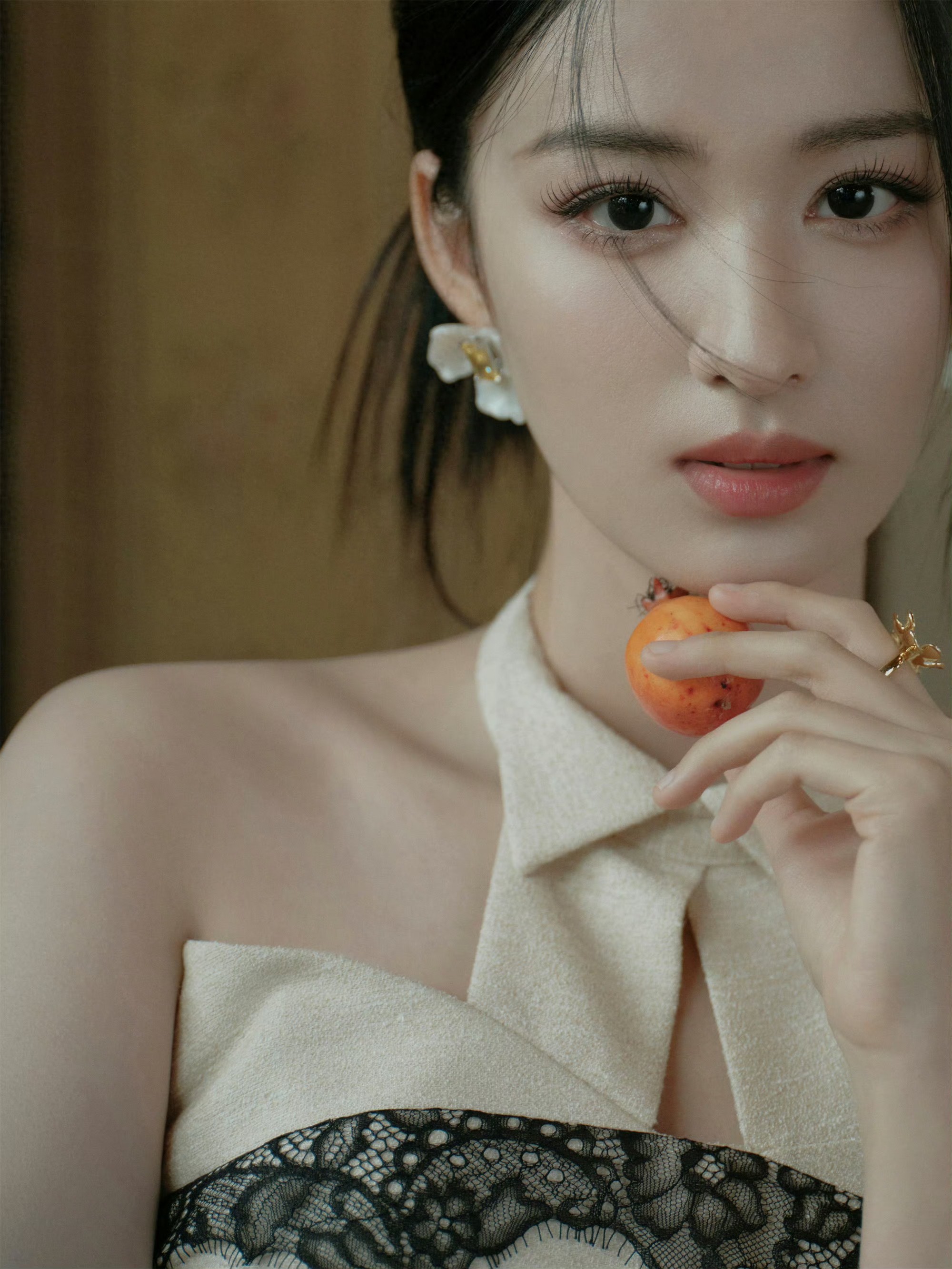 王楚然,米色裙装,满满的少女柔美气息 ???