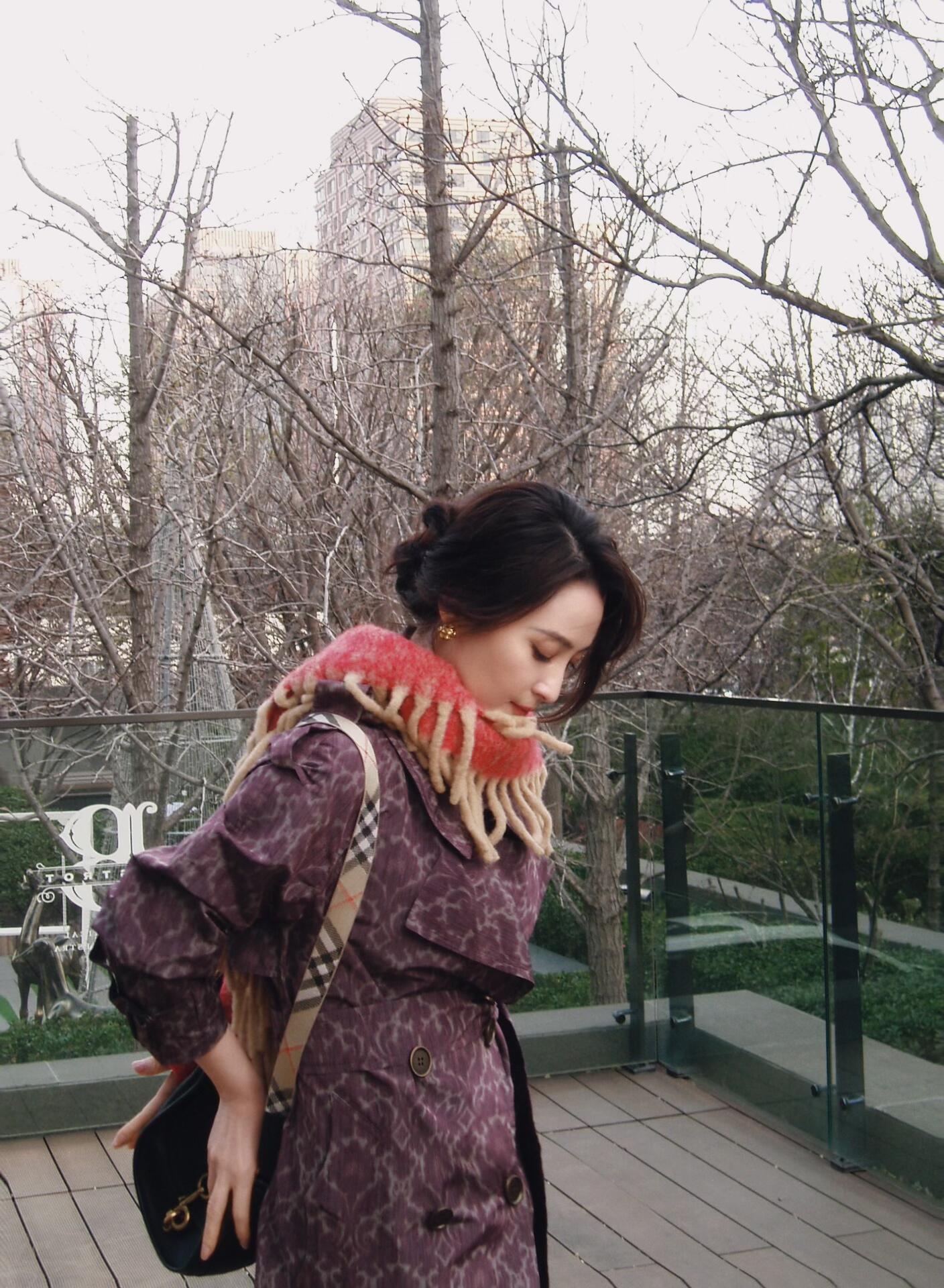 蒋勤勤今日份品牌代言美拍，太有范儿