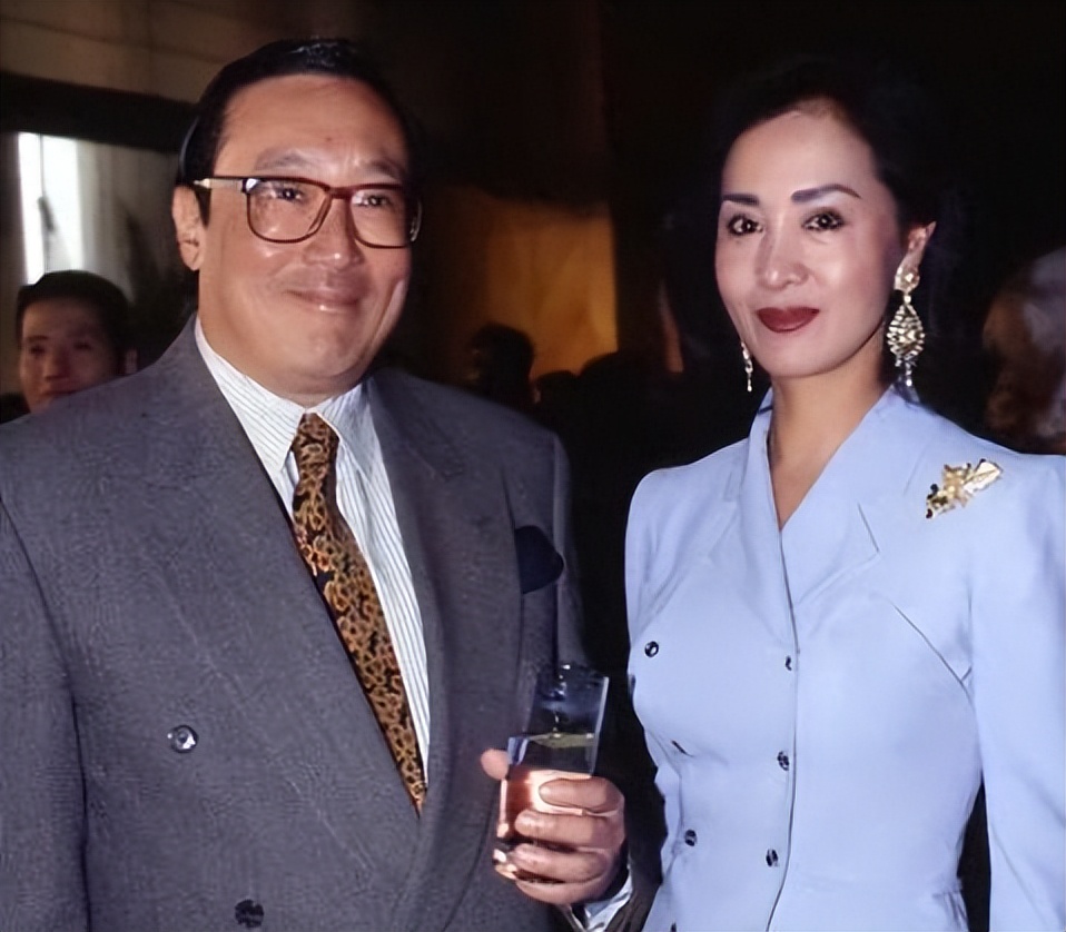 让3个情妇净身出户，2个私生子狼狈退场，何莉莉如今仍是顶级贵妇