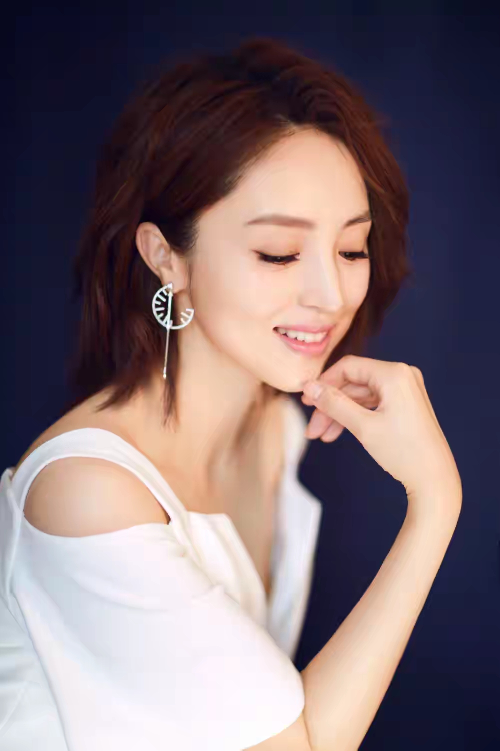 美女董璇：在时光里沉淀的坚韧与从容