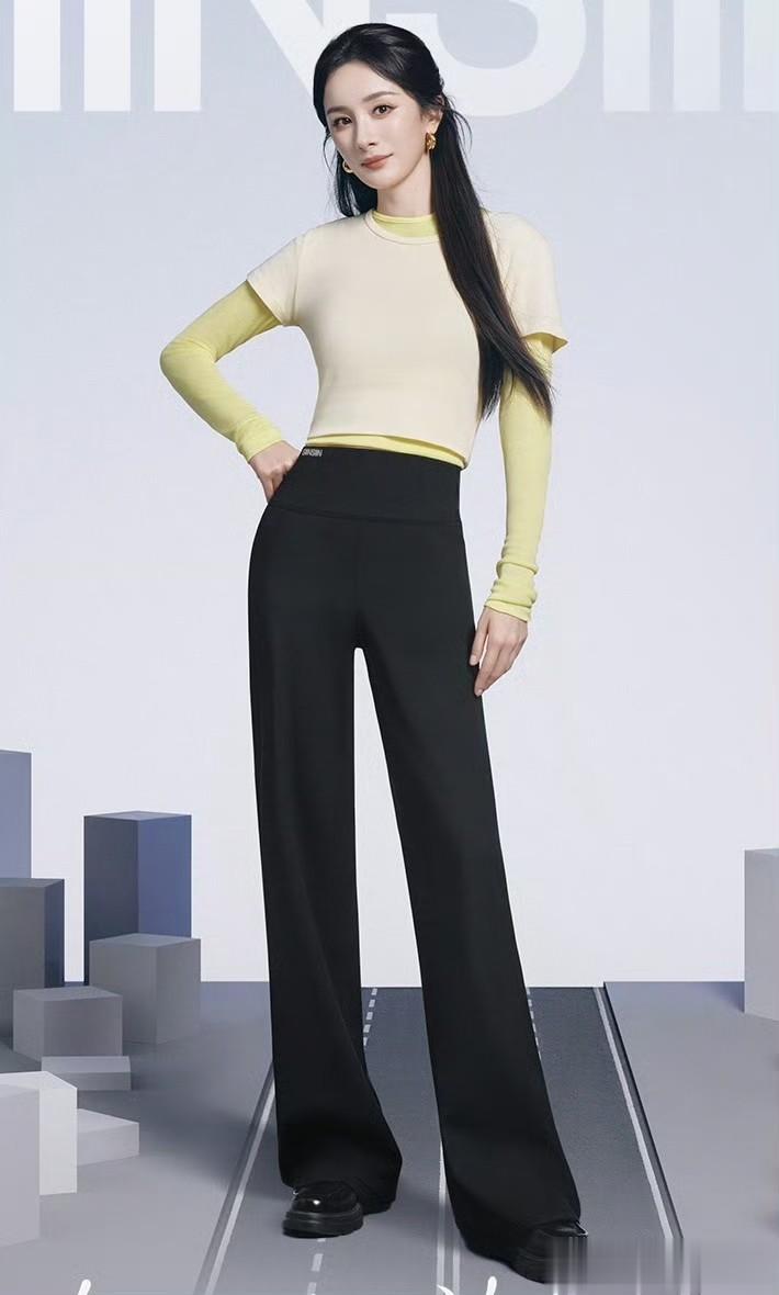 杨幂多风格穿搭切换，甜酷飒美时尚表现力拉满