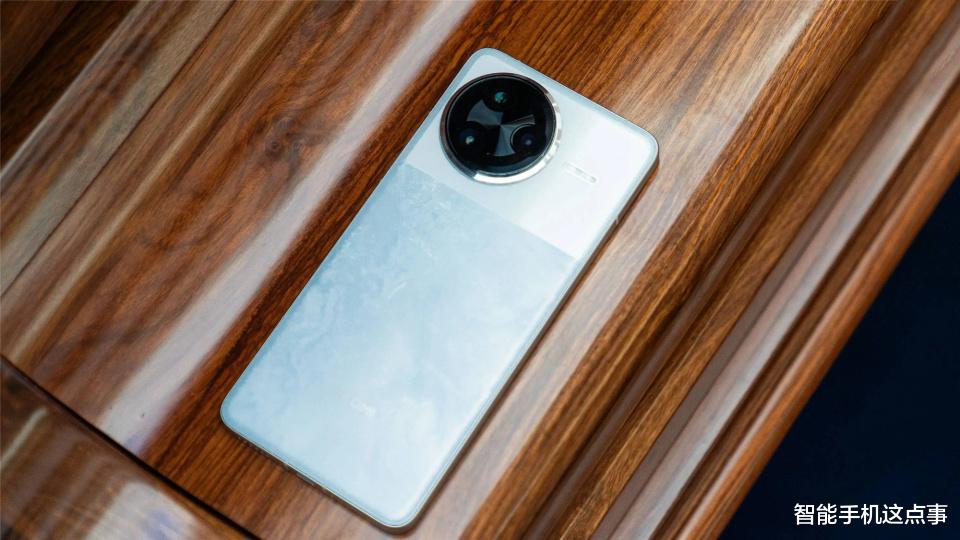 红米K90标准版再次被确认:直立长焦+7K电池,果味设计!