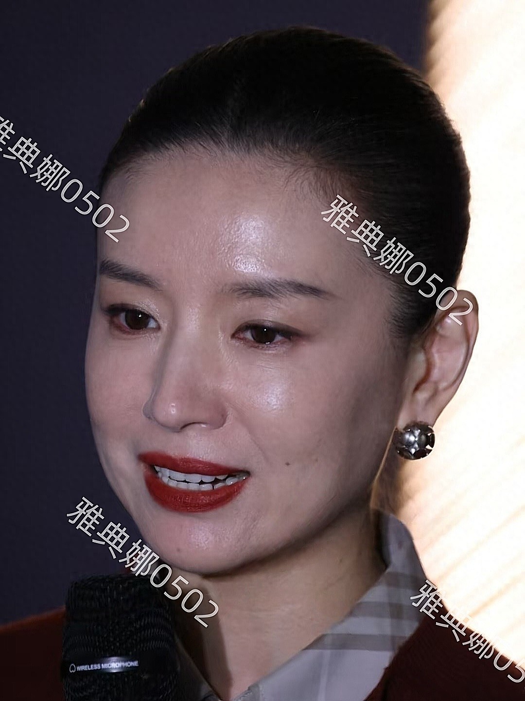 董洁今日红毯生图状态超好，自然脸即便老了也清丽脱俗十分耐看!