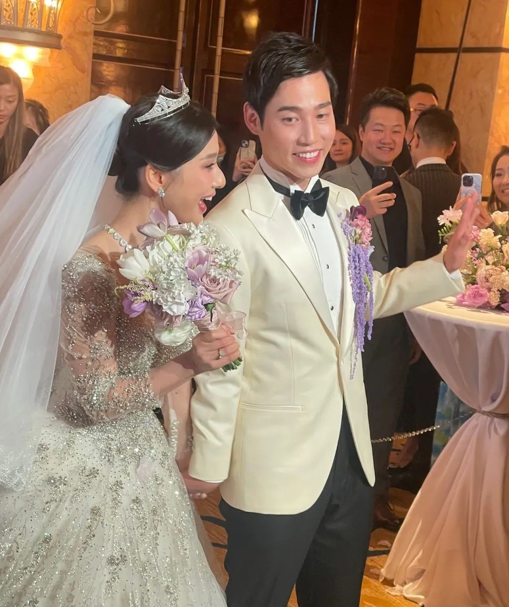 香港“40亿千金”的世纪婚礼：豪门盛宴，爱与责任的交响？悬念——她幸福吗？