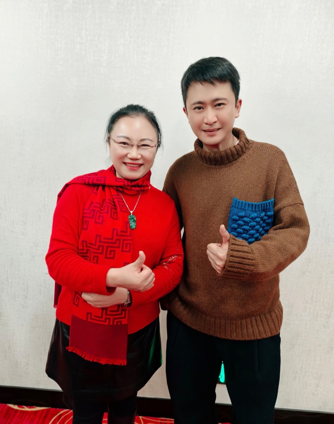 友人晒与董璇张维伊聚餐照，姜潮麦迪娜夫妇、主持人杨帆也来了