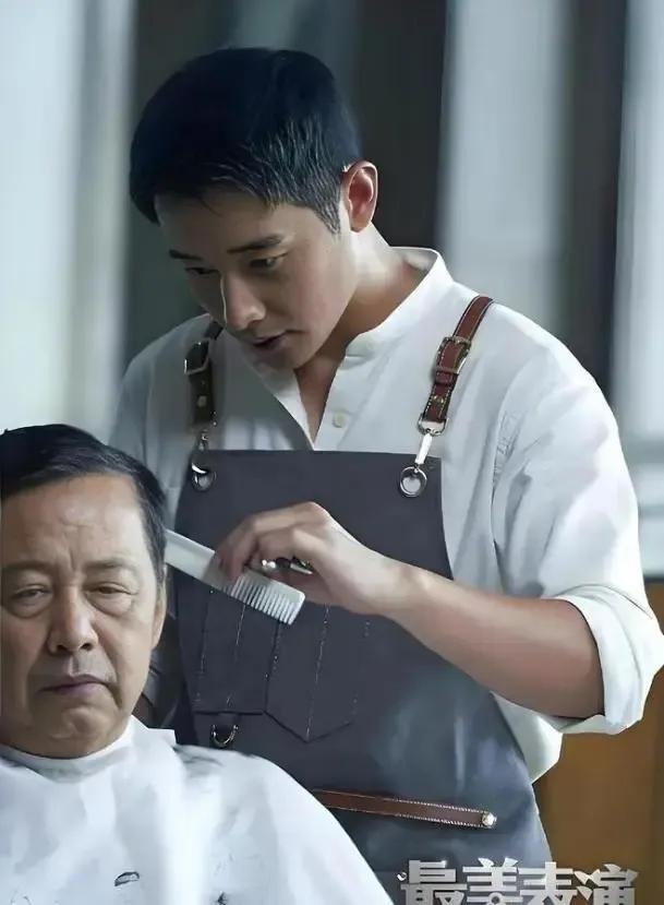 八宝山告别厅外的真相：为何不回江西？罗晋父亲的另一重身份曝光