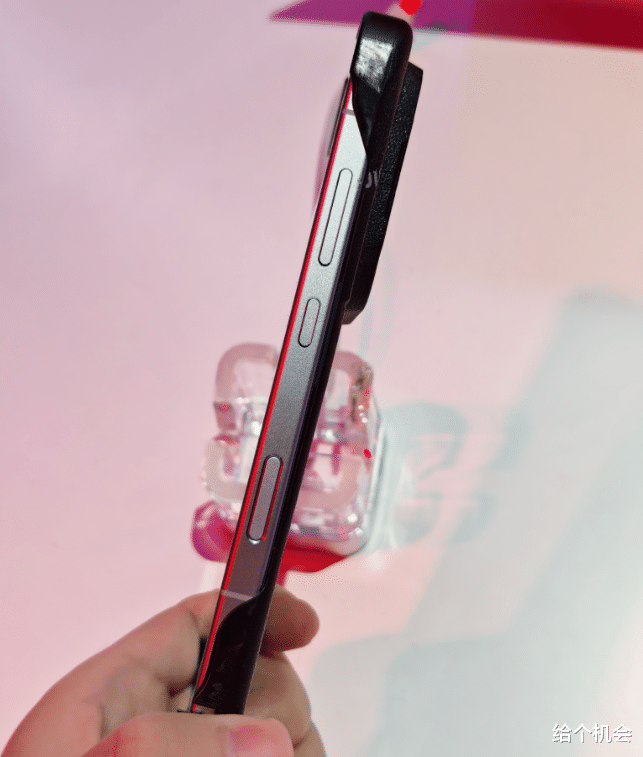 6.3英寸、6.6英寸、6.7英寸、6.8英寸，榮耀旗艦新機全尺寸都有