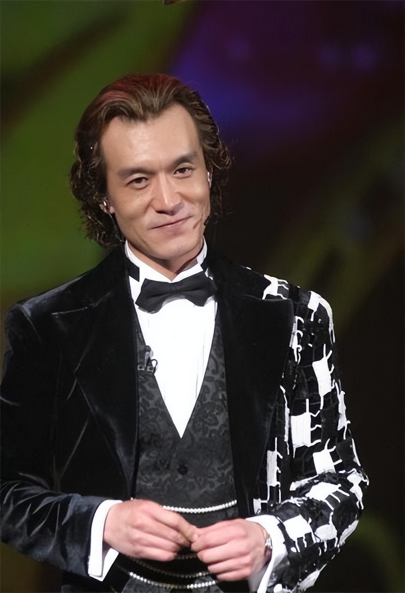 李咏女儿公开恋情!23 岁法图麦晒甜蜜合影,男友家境不俗长相帅气