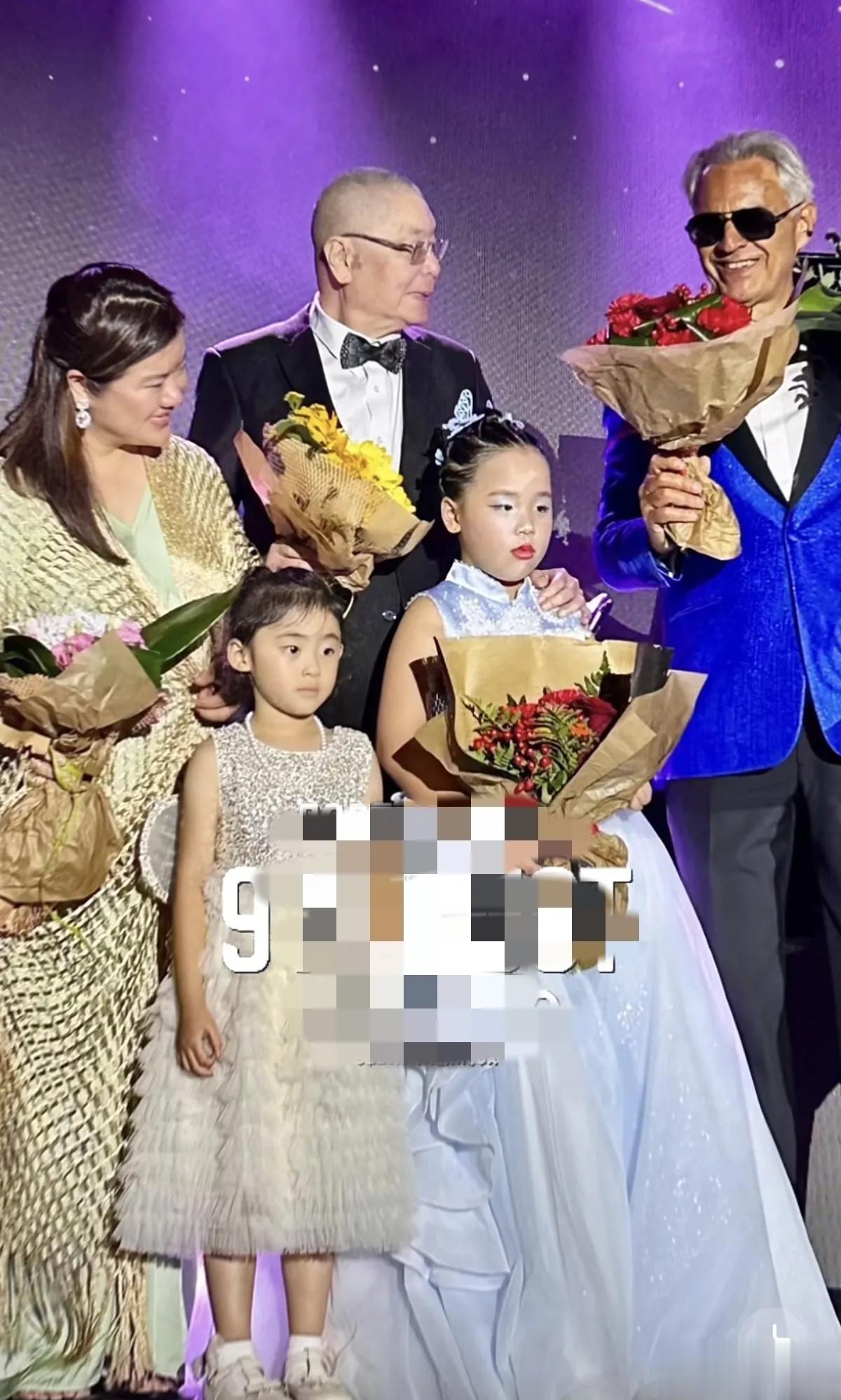 看了86岁刘诗昆携娇妻、幼子戏水的画面，才明白87岁范曾输到哪了