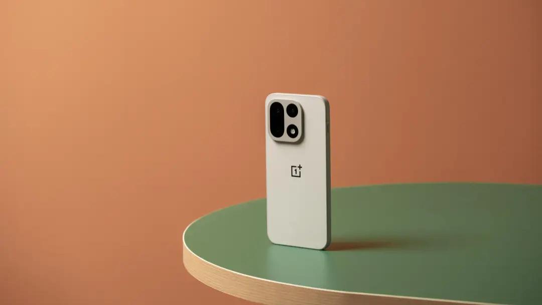 一加15測評：一次“旦用難回”的迭代