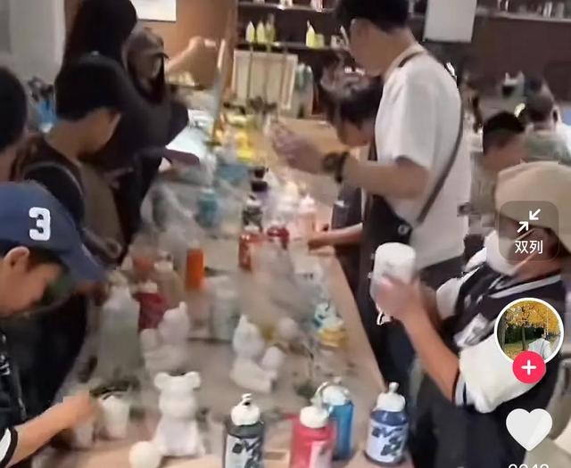 小玥儿生日请全班同学，吃蛋糕做手工好欢乐。却遭遇黄春梅再发文