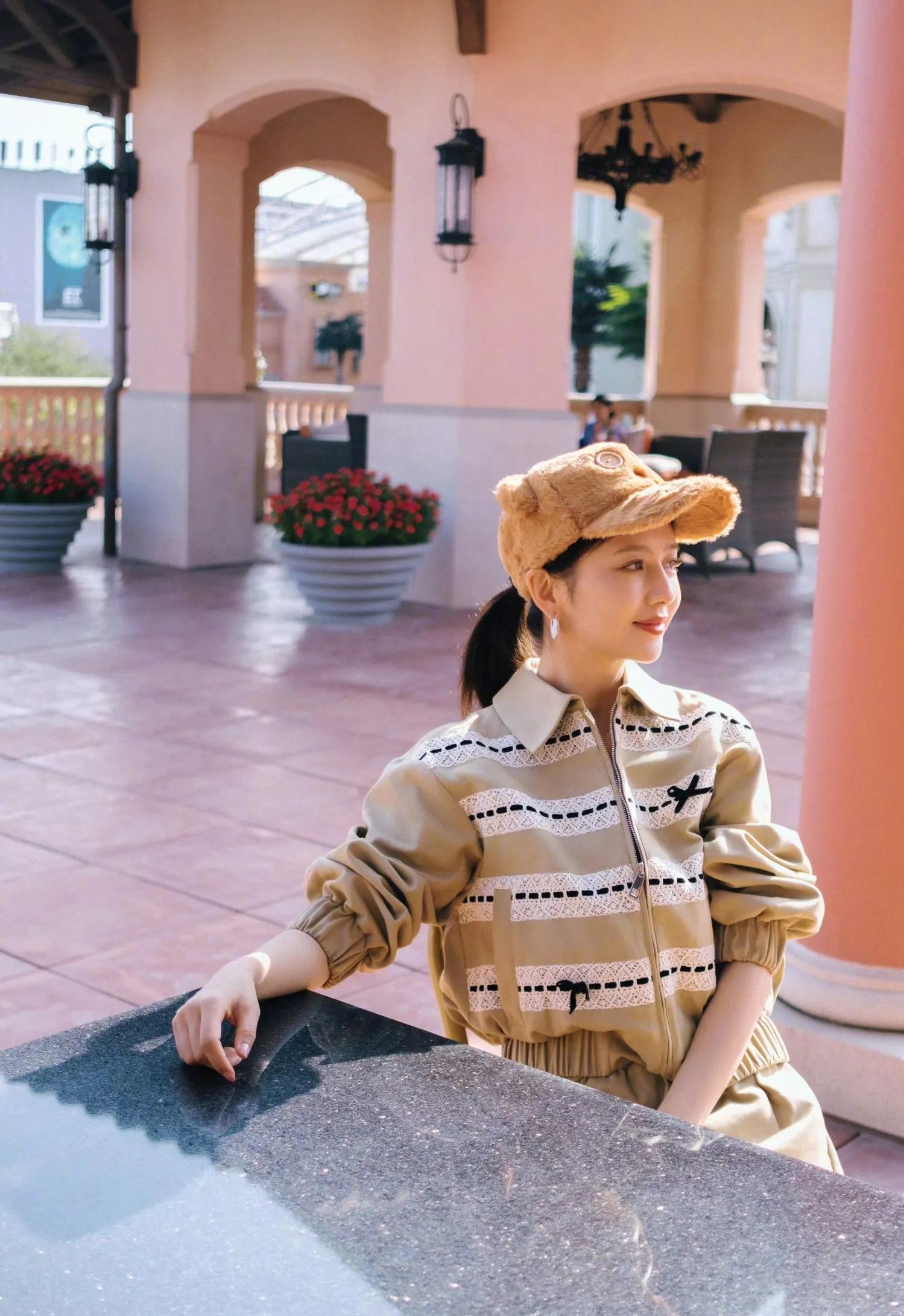 佟丽娅国庆假日写真美图