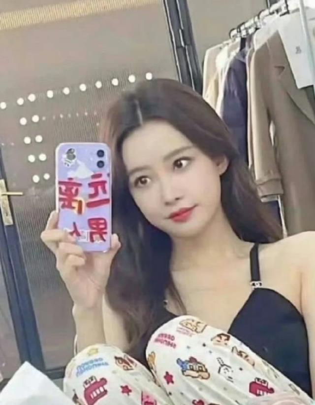 离婚两年后,孙怡和董子健的生活已经天差地别,看完莫名尴尬心酸