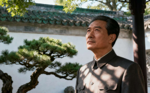 女友父亲嫌我穷没背景，逼她嫁给高官儿子，可三年后，他却后悔了