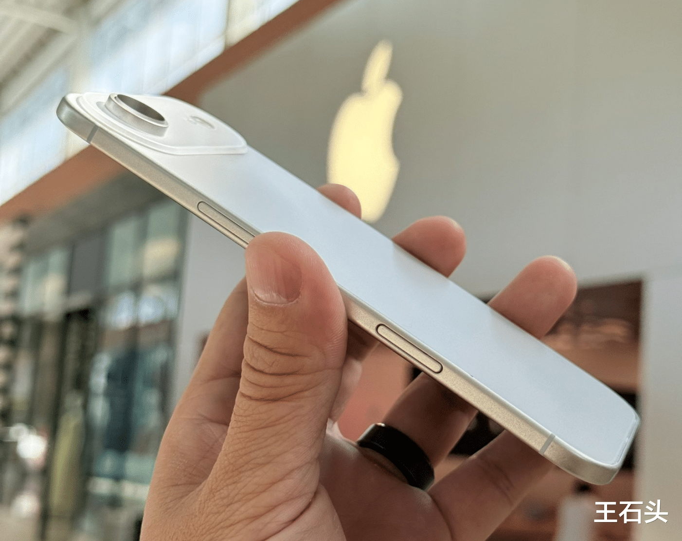 蘋果重回十年前！iPhone17 Air電池確認，果粉很難接受！