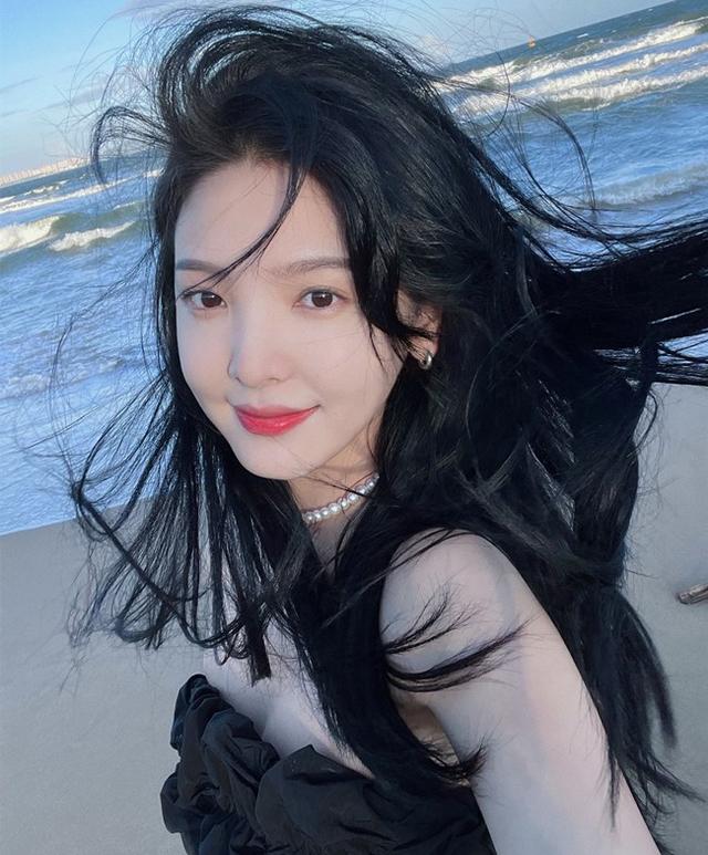 拍戏9年买不起厕所,\扶弟魔\章若楠一人养全家,曾与王思聪有争议