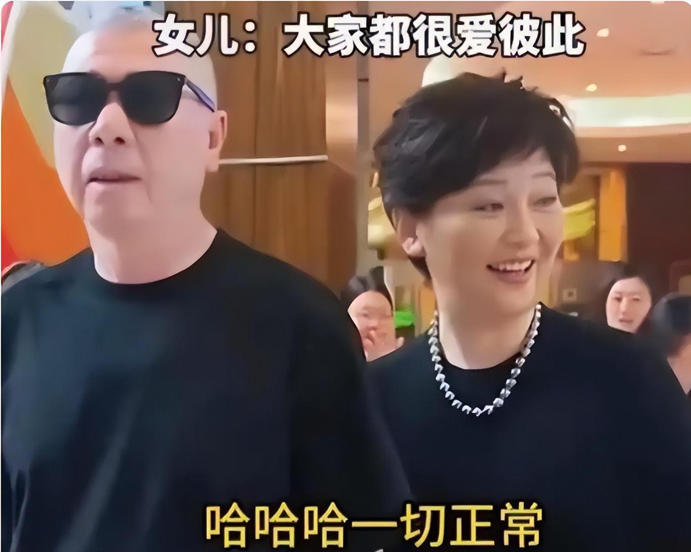 冯小刚也意想不到, 养女躲闪的表情, 暴露了他跟徐帆的真实婚姻状况