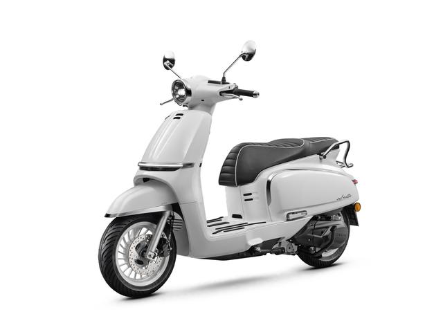 配自研发动机，2025款春风150AURA上市，实用+娱乐，座桶很大