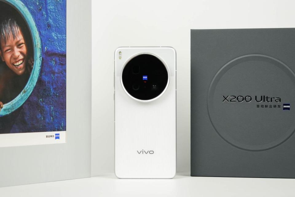 vivo打响“价格战”,2亿像素+105倍变焦+IP69,影像机皇跌至新低