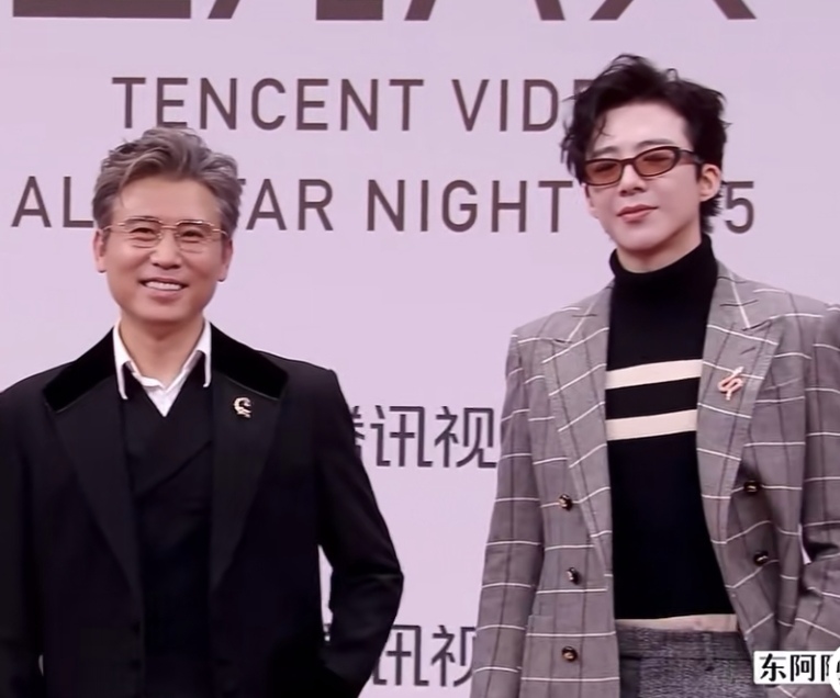 这一夜 宋佳像猛虎下山！穿旗袍美到脚趾尖 完全不顾倪妮赵露思死活