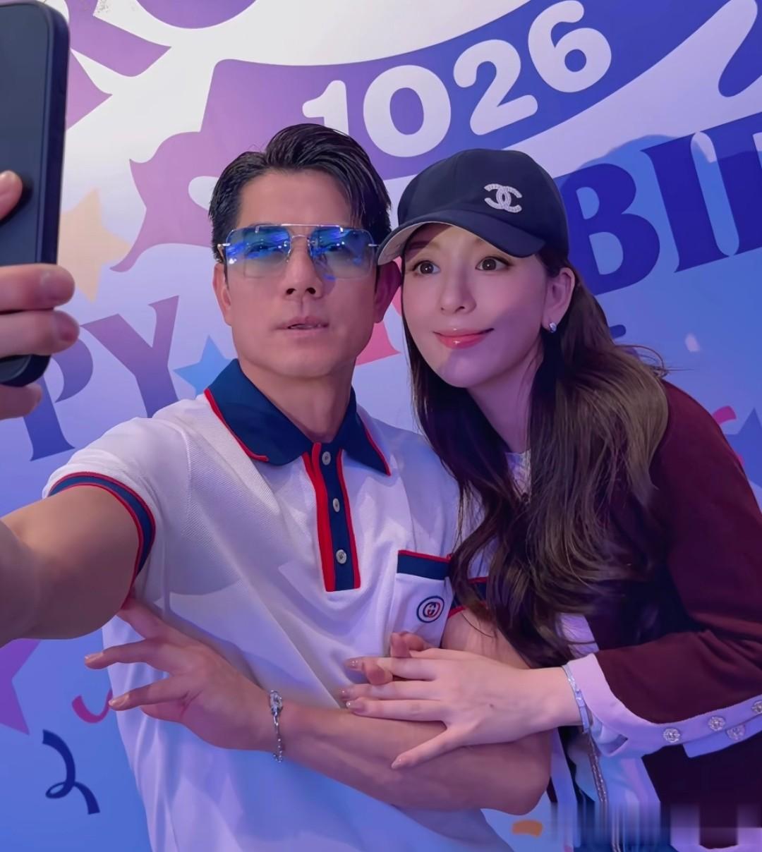 郭富城60大寿，方媛从月子中心跑出来庆祝，长袖长裤+帽子怕吹风