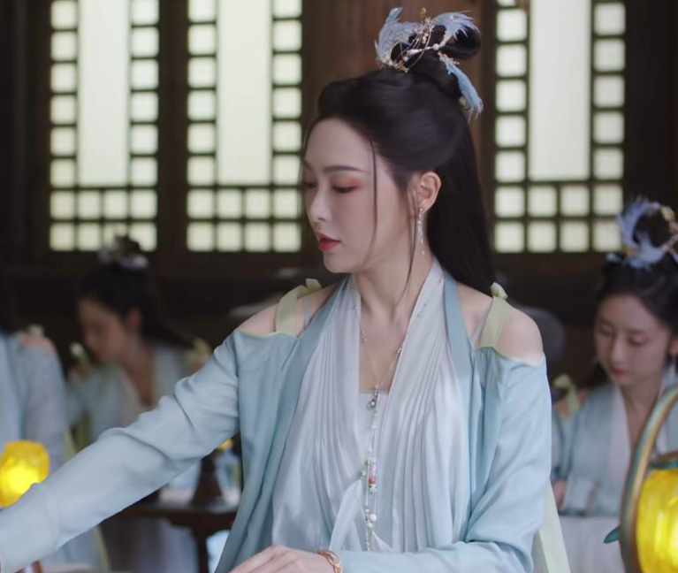 《念无双》和《棋士》各看6集,一部已弃剧,一部熬夜狂追