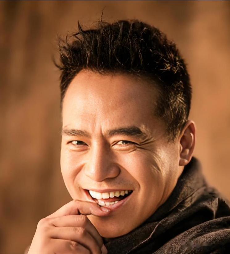 他是“反派专业户”,凭《西游记后传》走红,没戏拍时就回家务农