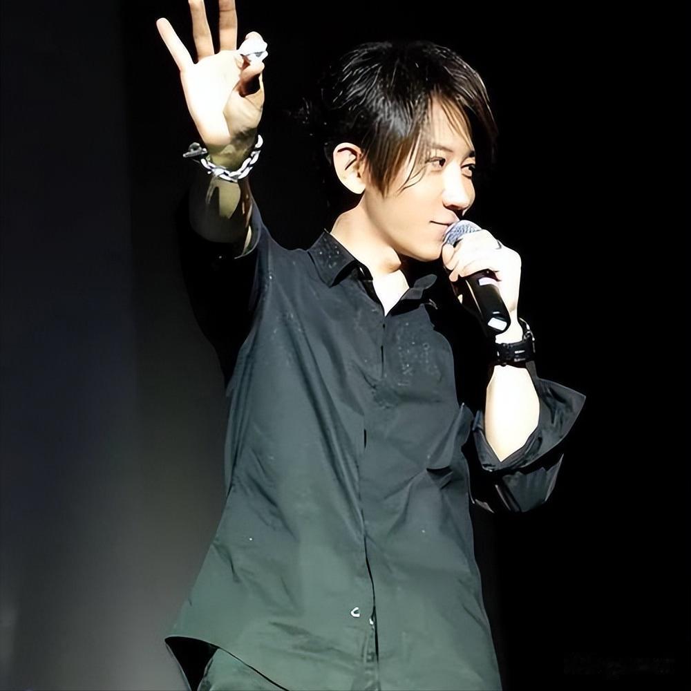 钱再多有什么用？抗癌一年瘦到脱相的49岁刘谦，不还是要认清现实