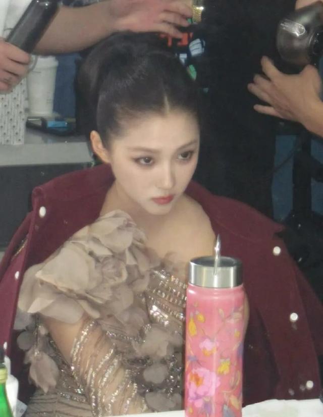 面相全变了!再看35岁鹿晗和27岁关晓彤,马伊琍的话终于有人信了