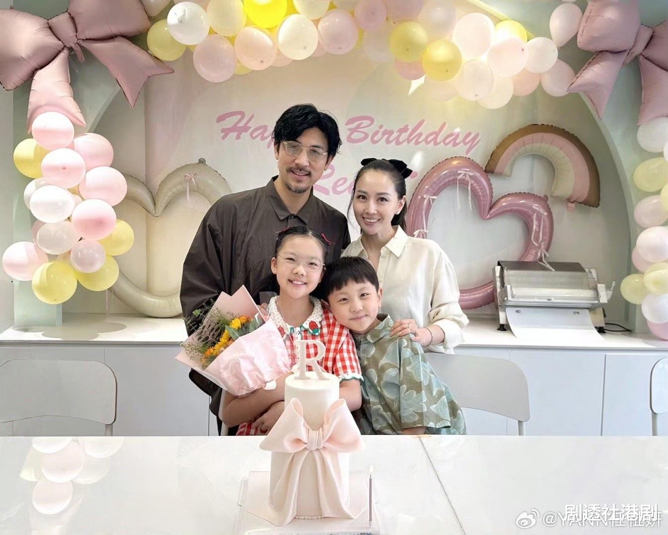 TVB视帝携妻为女儿庆生！10岁小家伙被指像爷爷，一家四口太温馨