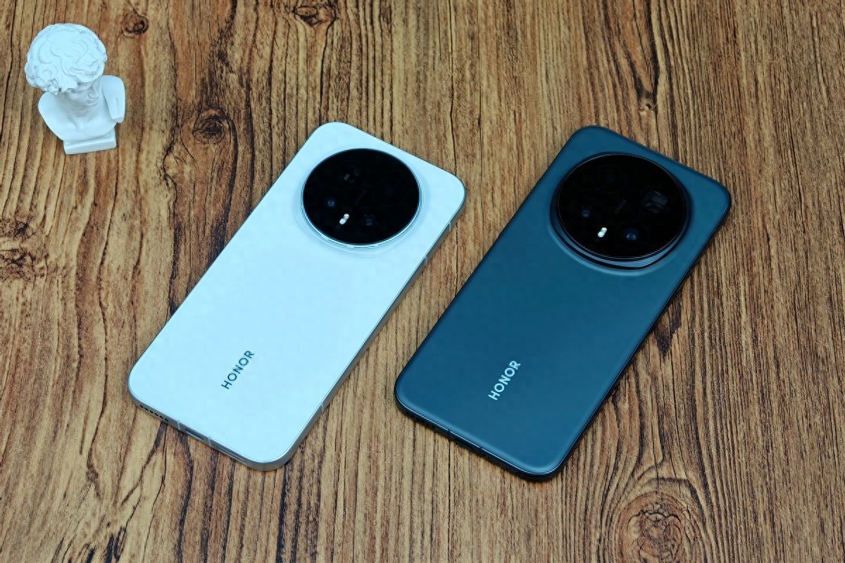 榮耀Magic8系列兩款機型對比：Pro真比標準版強？誰說的