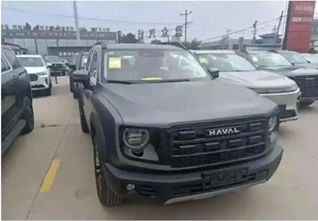 新款哈弗大狗前脸改黑色格栅 实车谍照刚曝光 内饰换大屏和怀挡