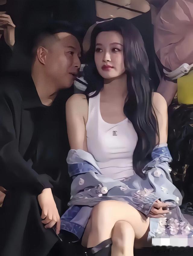 离婚后的孙怡太心酸了，和大佬看秀满脸不情愿像极了打工人和老板