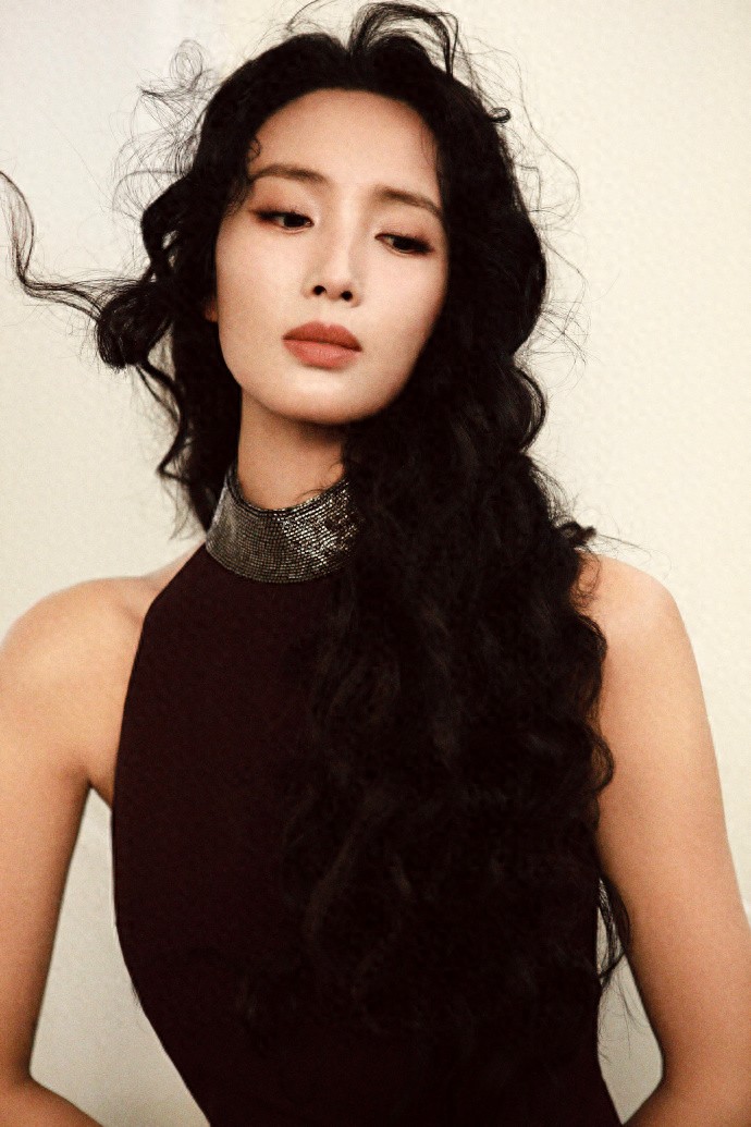 王紫璇今日份营业写真，高贵气质优雅冷艳