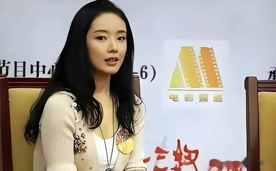 她曾被张艺谋力捧，成名后与富豪卷款61亿逃往国外，如今怎样了？