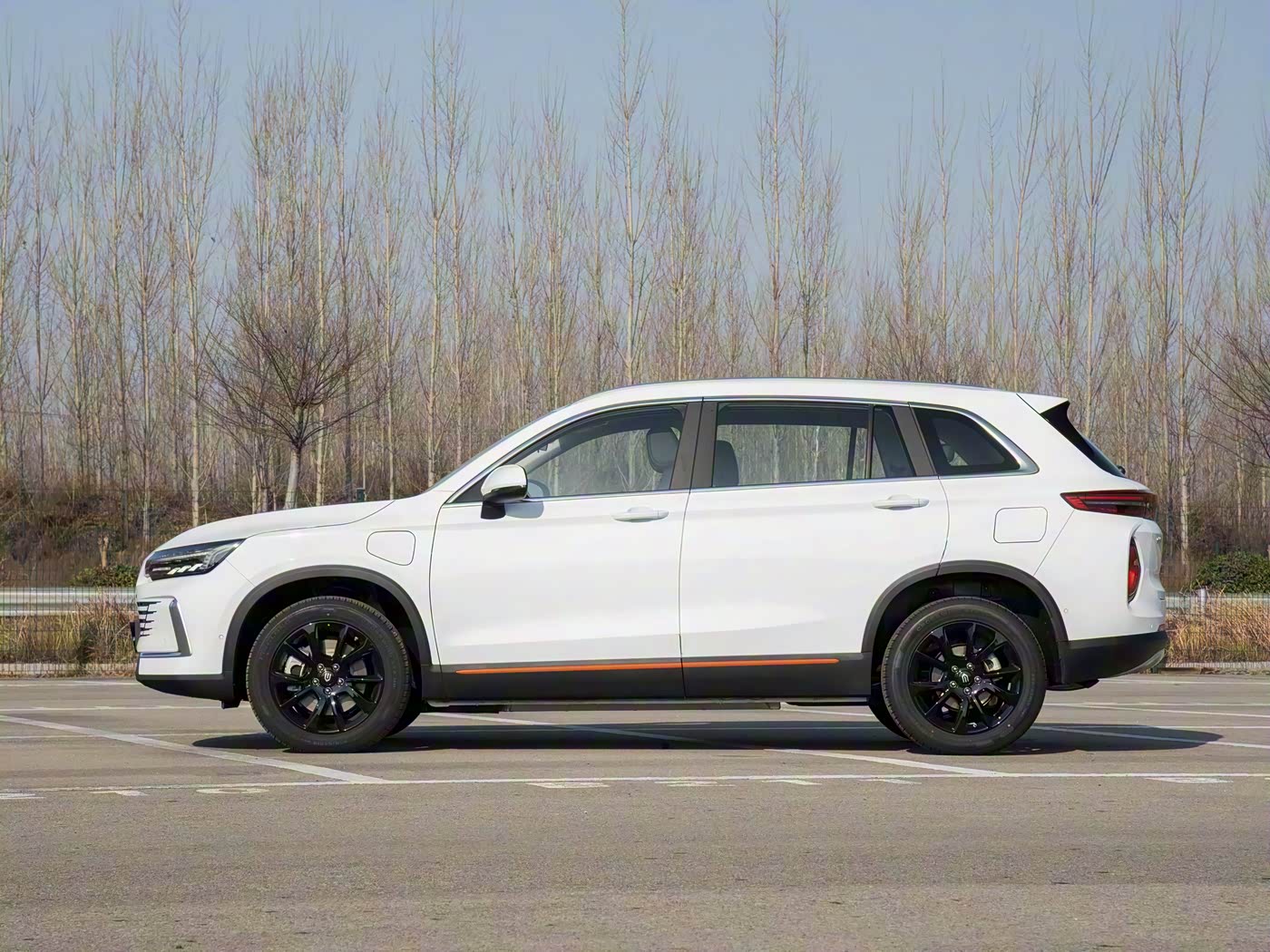 中型插混SUV成“性价比搅局者”！售价不足9万起，纯电续航200Km