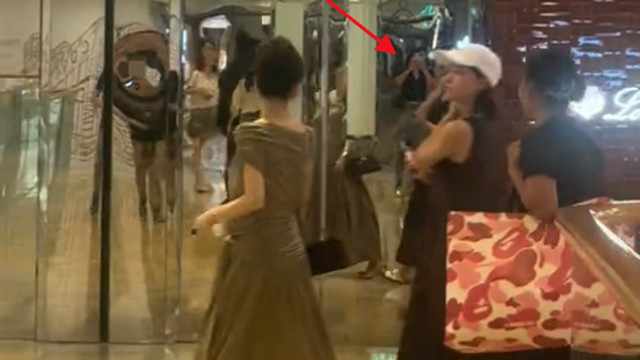 方媛孕晚期踩着高跟鞋和闺蜜逛街，满面春风，菲佣跟身旁帮提东西