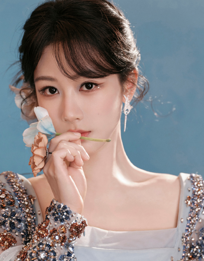 杨紫全国巡跳第二轮!绝美舞姿精准卡点,偶像包袱明显