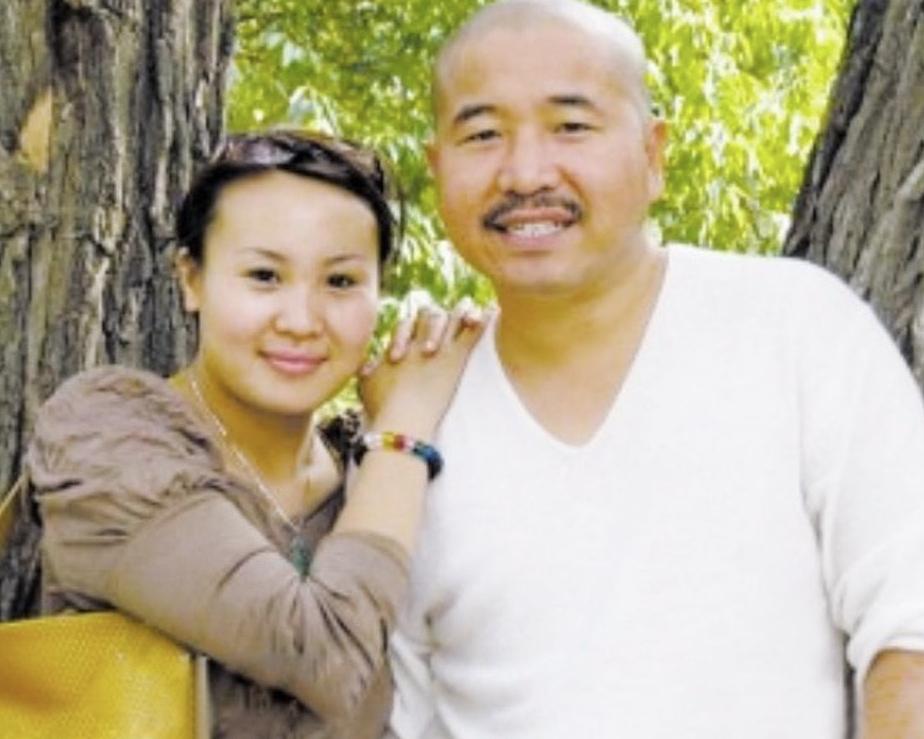 王小利离婚24年:他再婚生三胎,前妻温美玲人生现状如何?