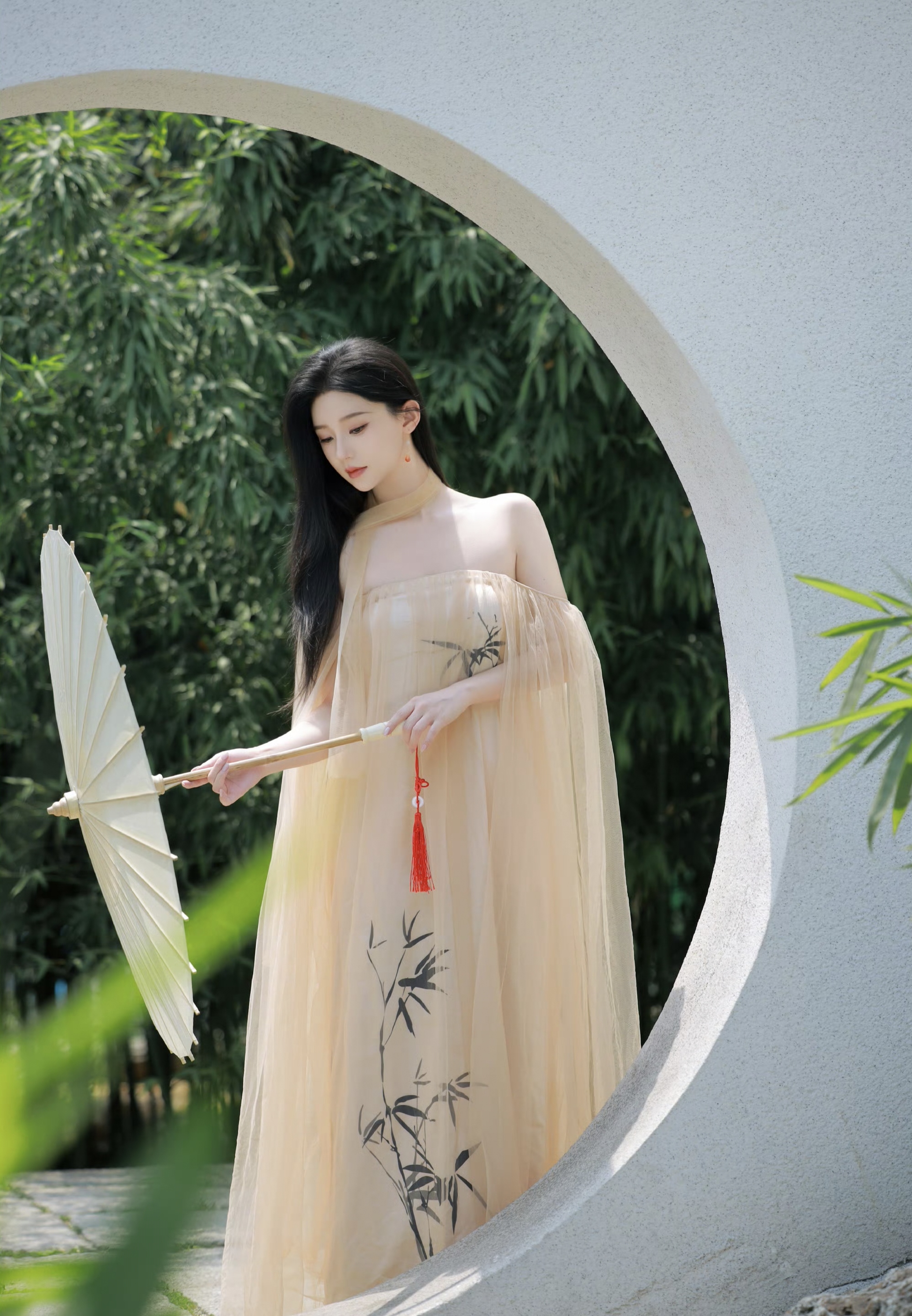 北音校花胡亦瑶,身高166cm,清颜浅笑,宛若初樱