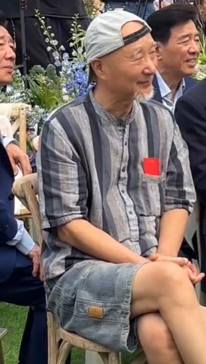 婚礼偶遇陈佩斯朱时茂,一个胡子花白,一个头发乌黑,宛如两代人