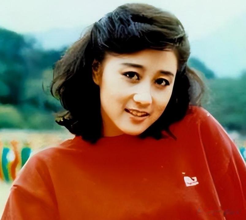 机关算尽太聪明？和李连杰结婚26年的利智，一张照片暴露两人感情