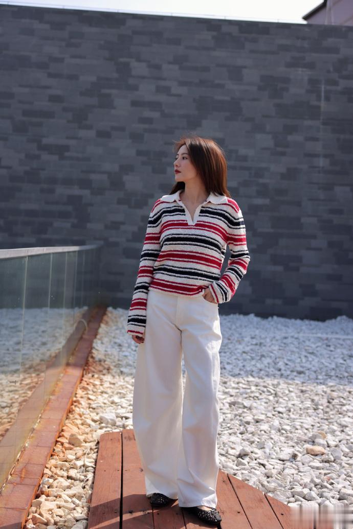 高圆圆轻盈踏春美图