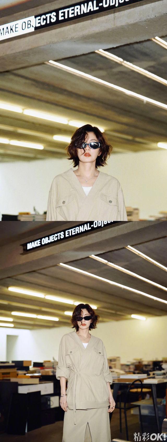 贾静雯戴黄金首饰登杂志封面，鹦鹉站在她肩上，短发的她很美！