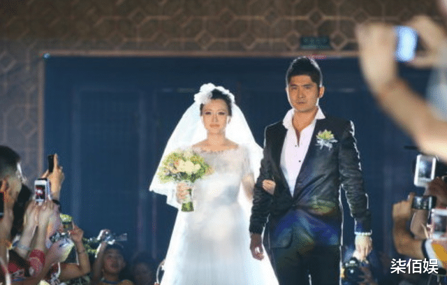 潘长江办家宴,富豪女婿露面183个头好年轻,可惜外孙身高没随爸