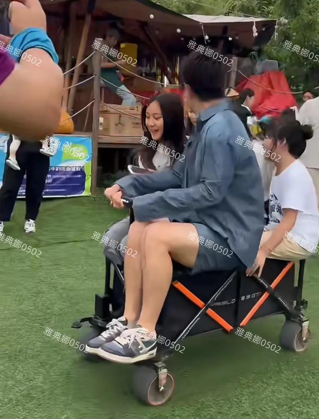 密云偶遇贾乃亮李小璐带甜馨过六一，一起的还有佟丽娅陈思成杜华