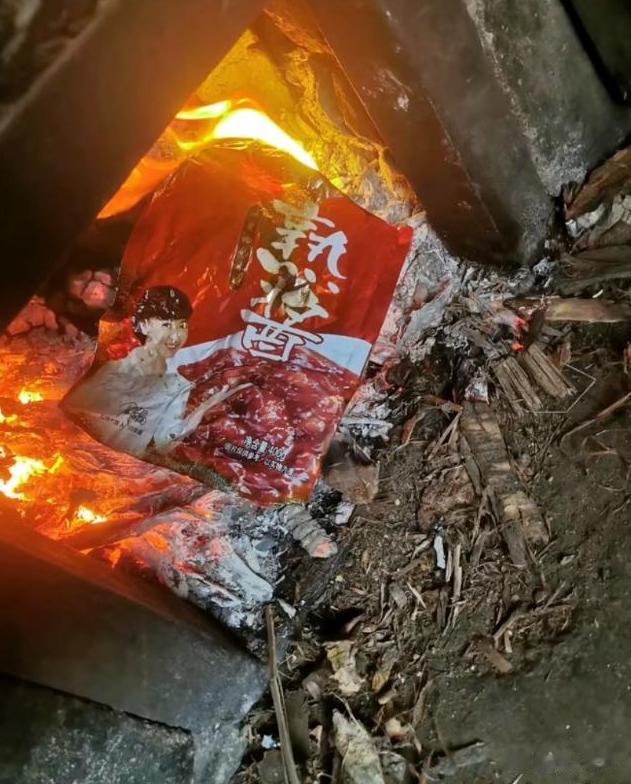 闫学晶道歉不到24小时，担心的一幕还是发生了，舆论反扑更加猛烈